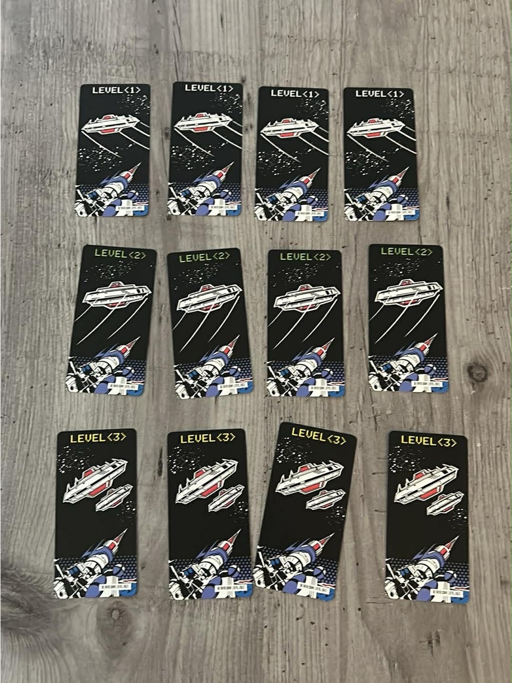 Space Invaders Retro Board Game Set - Red, Black, Blue - Picture 6 of 10